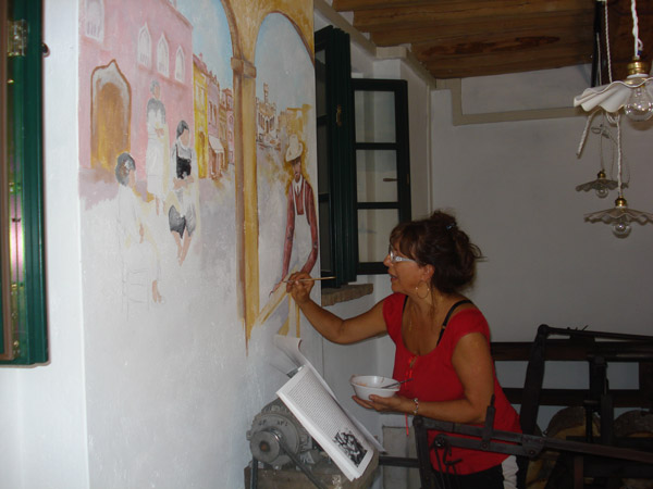 Mary-dipinge-la-parete-con-N.-Biondo